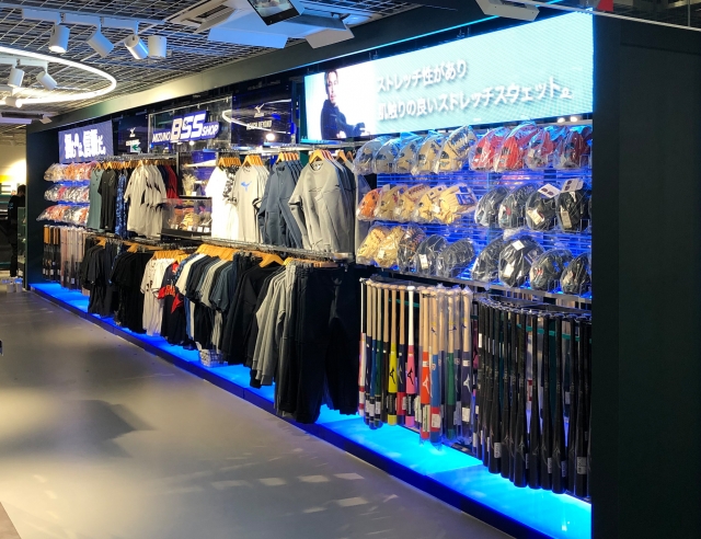 店舗装飾　ALPEN TOKYO B2F MIZUNO BSS SHOP コーナーディスプレイ-ミズノ株式会社 様