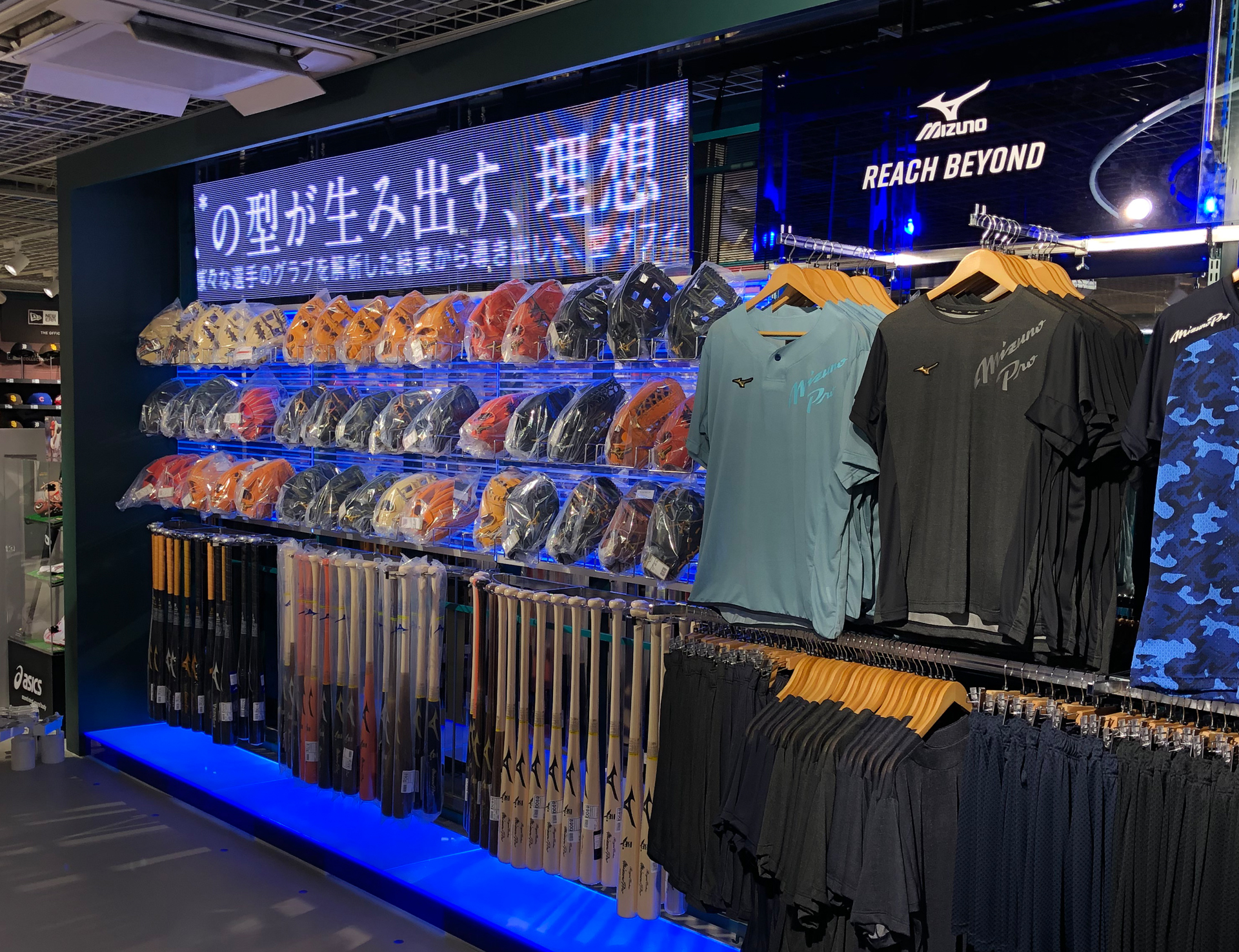 店舗装飾　ALPEN TOKYO B2F MIZUNO BSS SHOP コーナーディスプレイ-02