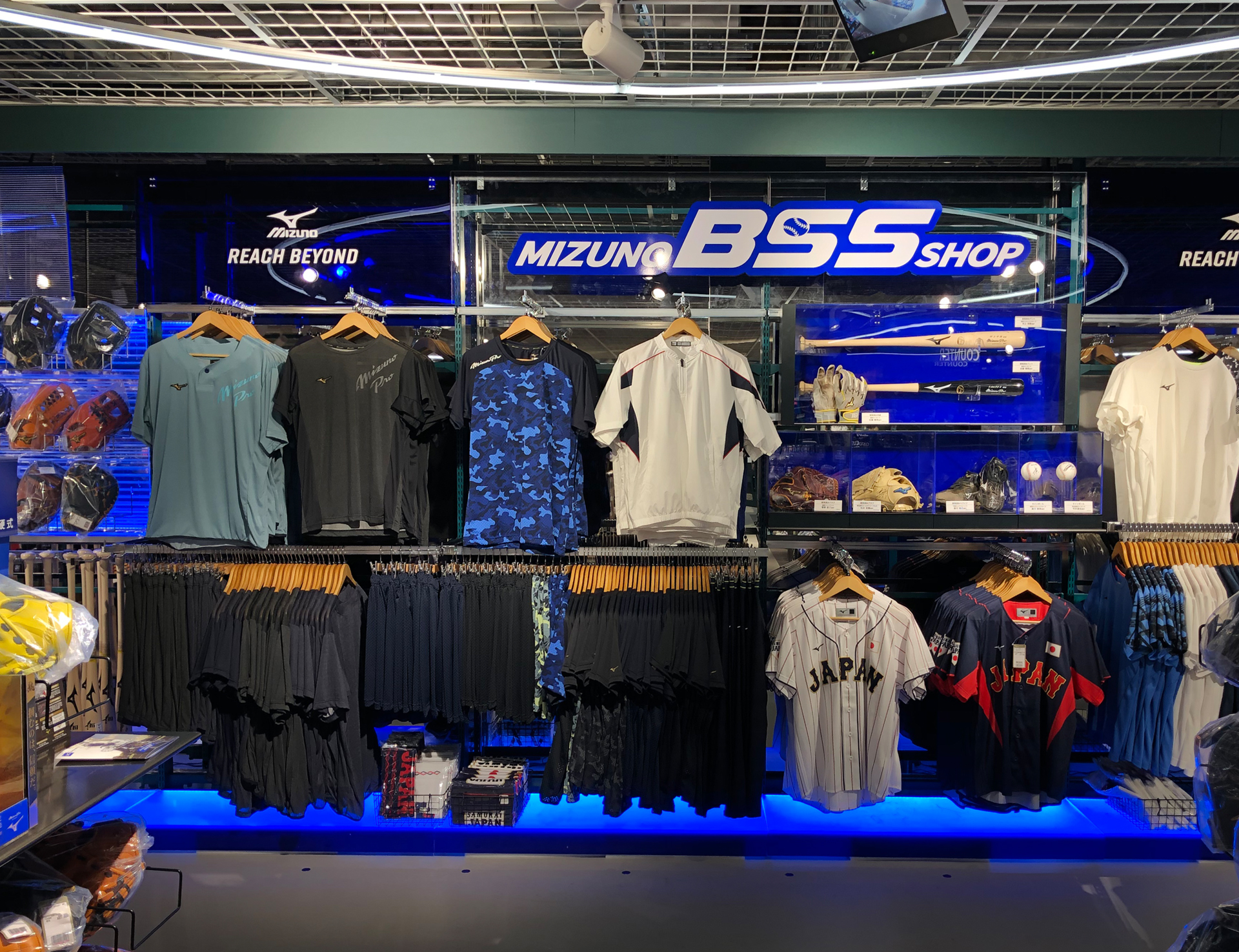 店舗装飾　ALPEN TOKYO B2F MIZUNO BSS SHOP コーナーディスプレイ-03